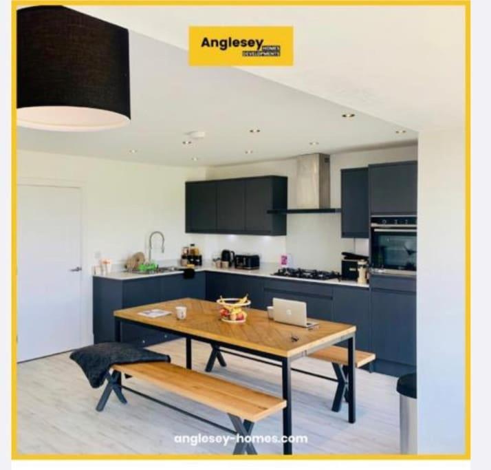Rhosneigr Anglesey Mountain Surf Holiday home Llanfaelog